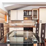 Two-bedroom In Kastel Kambelovac Appartamento