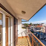 Two-bedroom In Kastel Kambelovac Appartamento