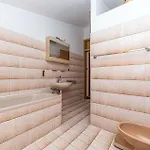Two-bedroom In Kastel Kambelovac Appartamento *