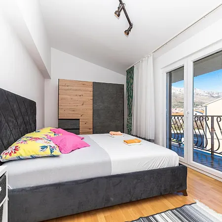 Appartamento Two-bedroom In Kastel Kambelovac Kaštela