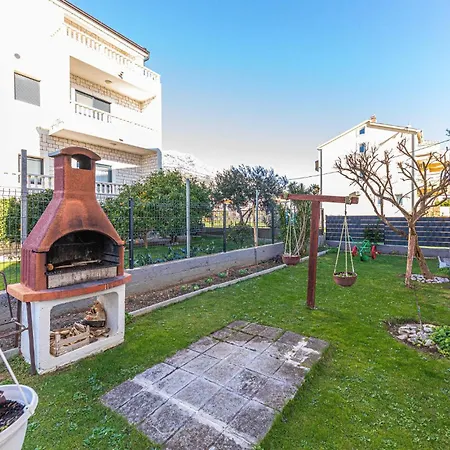 Two-bedroom In Kastel Kambelovac Appartamento
